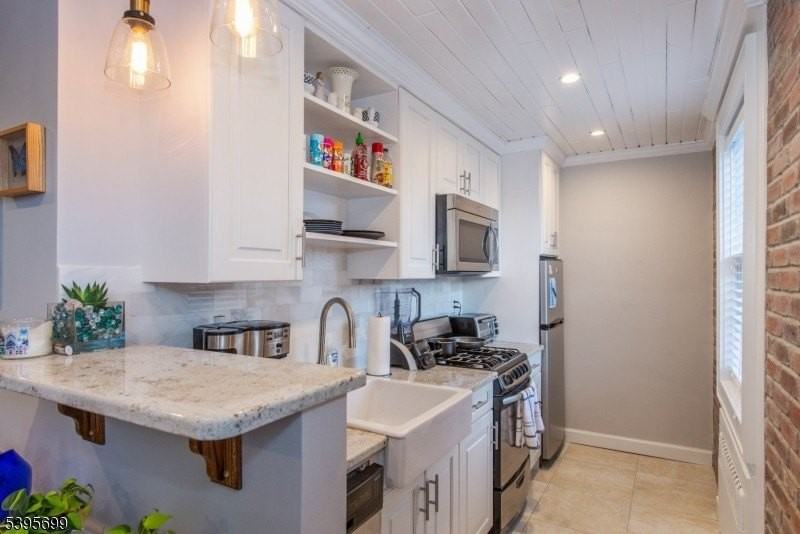 378 Claremont Ave #10 - Photo 3 of 12