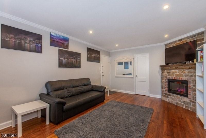 378 Claremont Ave #10 - Photo 4 of 12