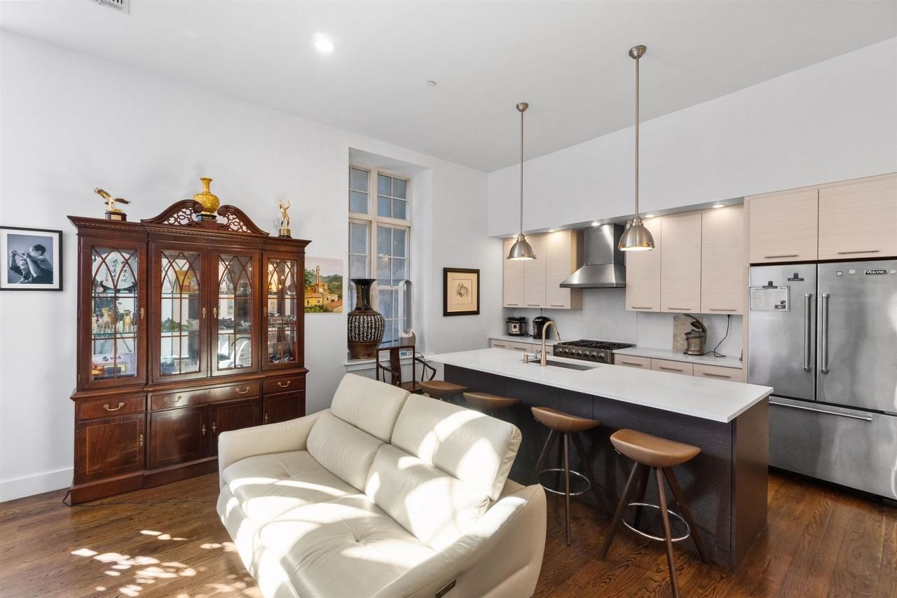 304 Pavonia Ave #102A - Photo 2 of 34