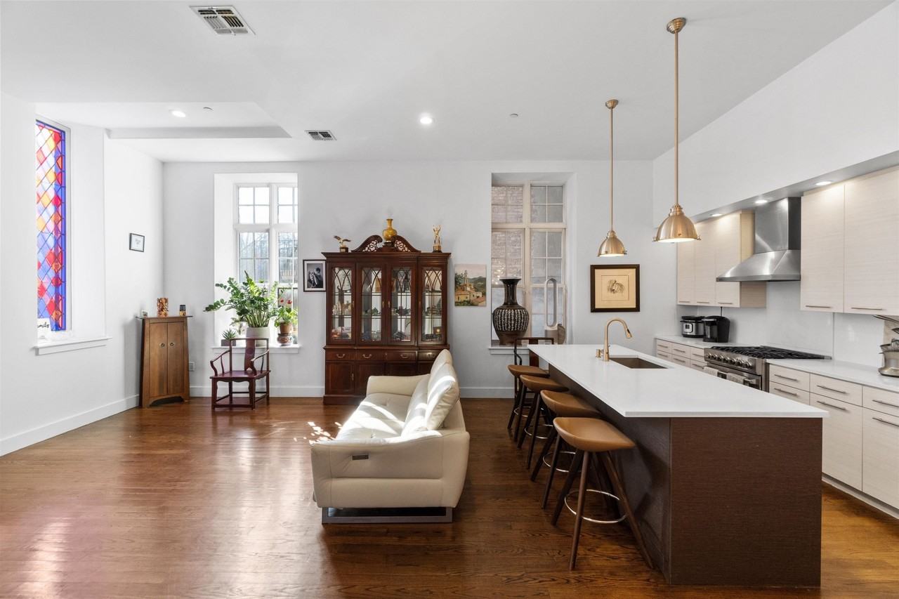 304 Pavonia Ave #102A - Photo 4 of 34