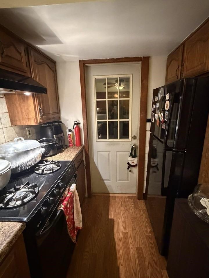 628 2nd Ave #1stFL - Photo 5 of 7