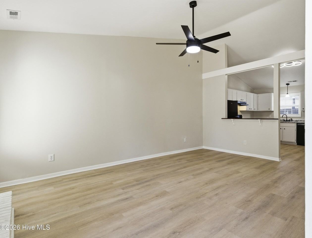 112 Corey Cir - Photo 5 of 23