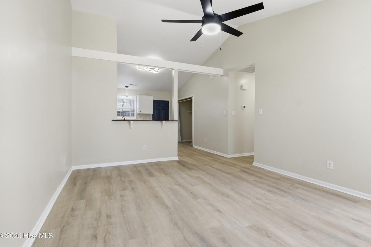 112 Corey Cir - Photo 6 of 23