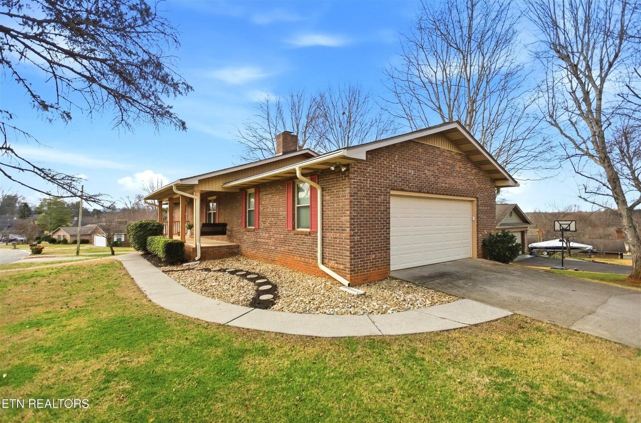 1501 Woodbury Ct - Photo 3 of 46