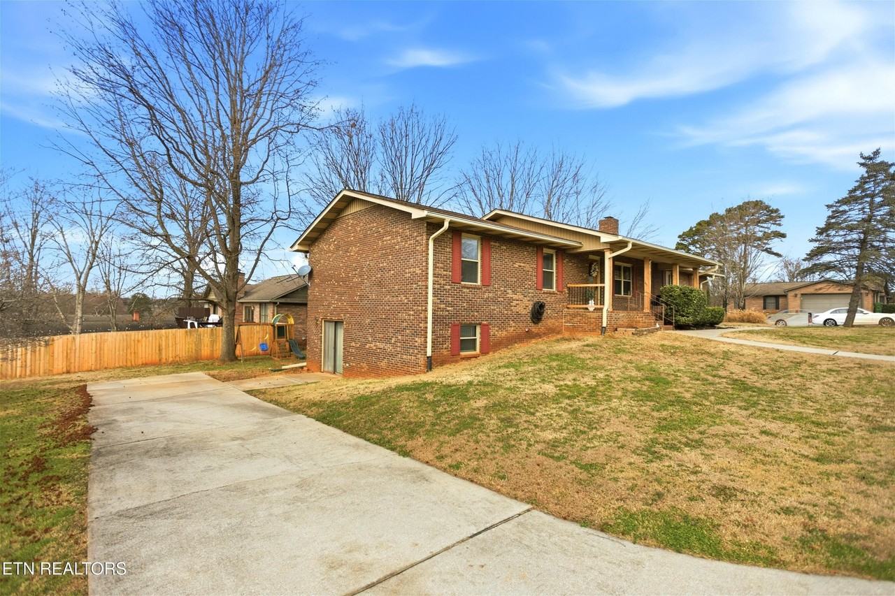 1501 Woodbury Ct - Photo 6 of 46