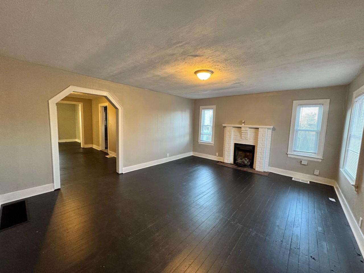 211 Langford Ct - Photo 3 of 14