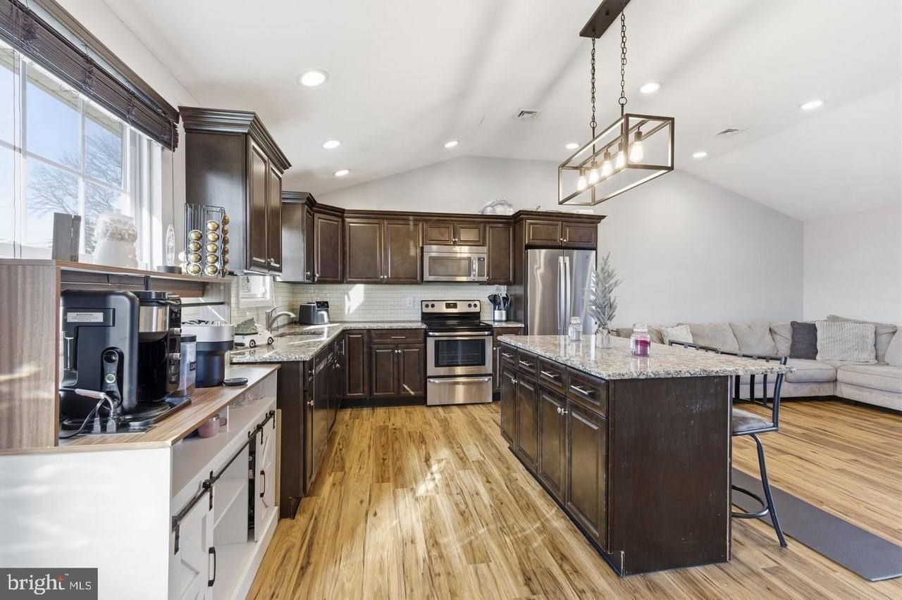 62 Old Brook Rd - Photo 5 of 16