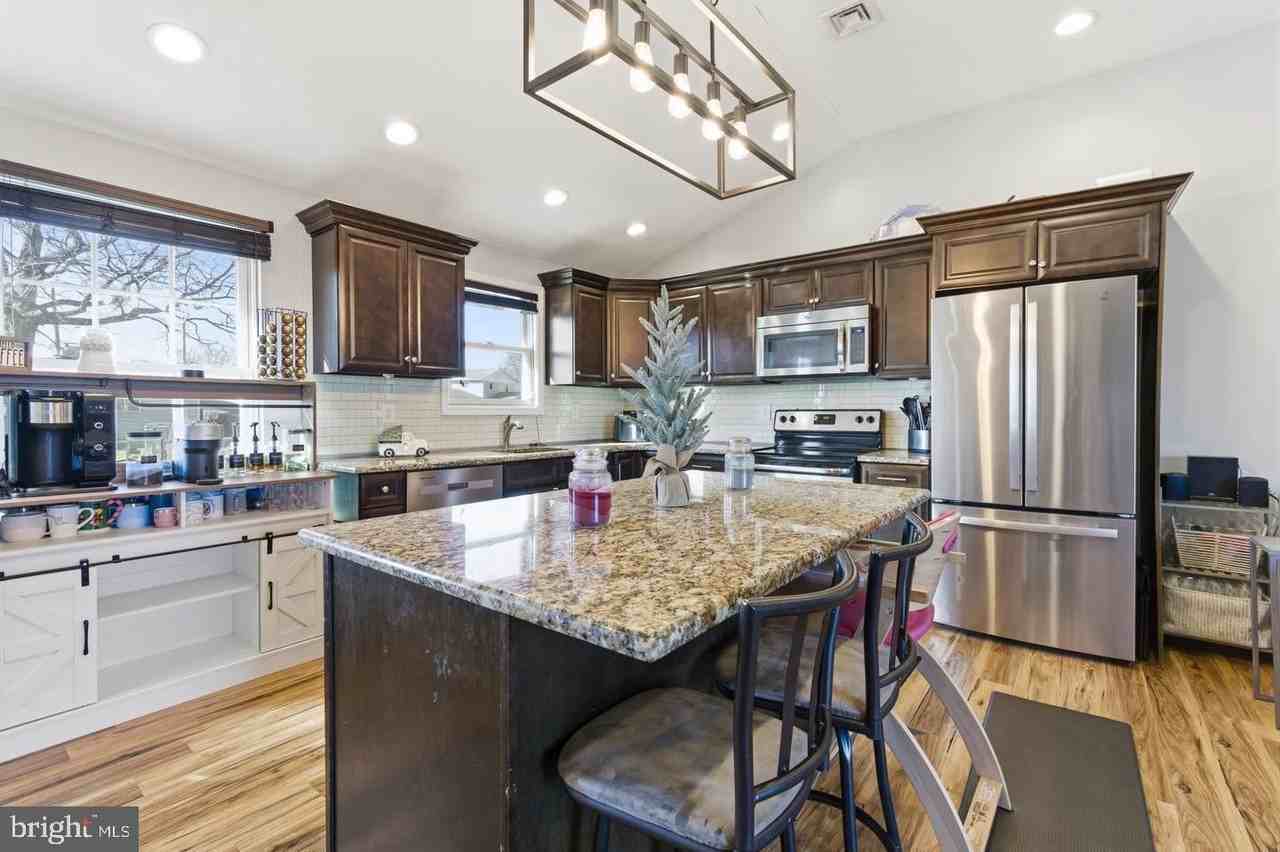 62 Old Brook Rd - Photo 7 of 16