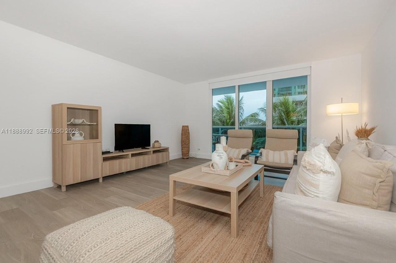 2301 Collins Ave #333 - Photo 3 of 37