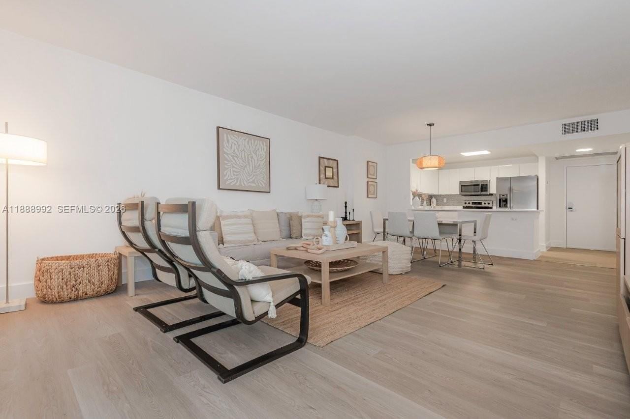 2301 Collins Ave #333 - Photo 6 of 37