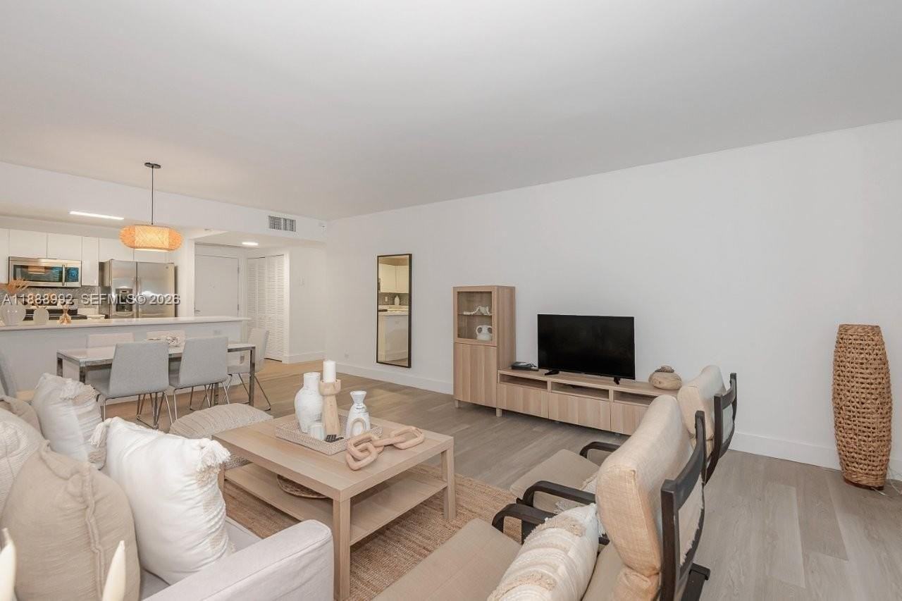 2301 Collins Ave #333 - Photo 7 of 37