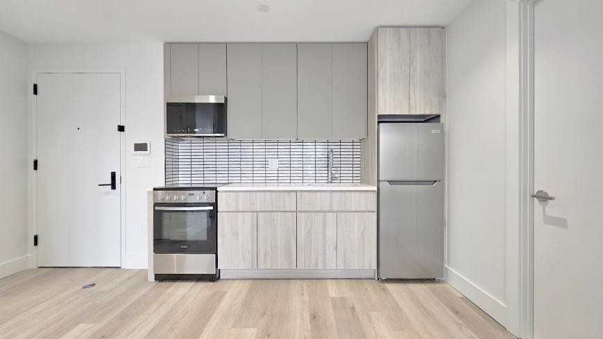 91 Bruckner Blvd - Photo 3 of 10