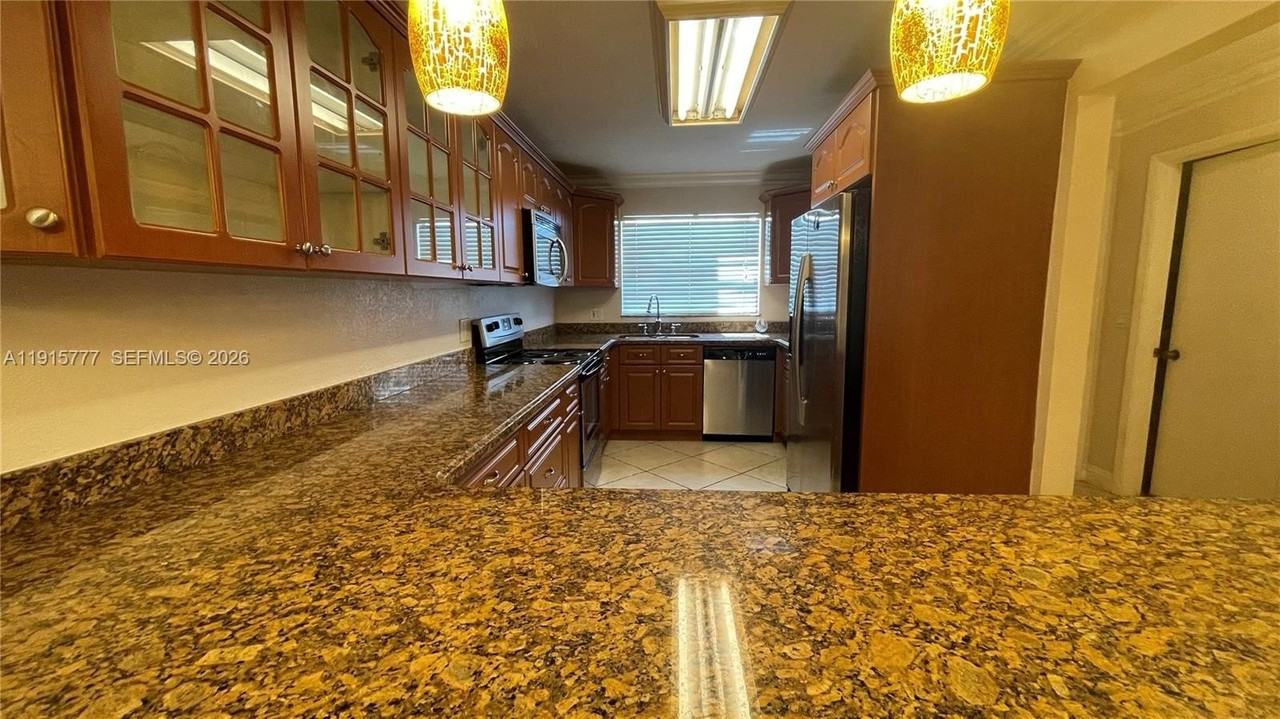 9113 Limetree Ln #170 - Photo 7 of 44