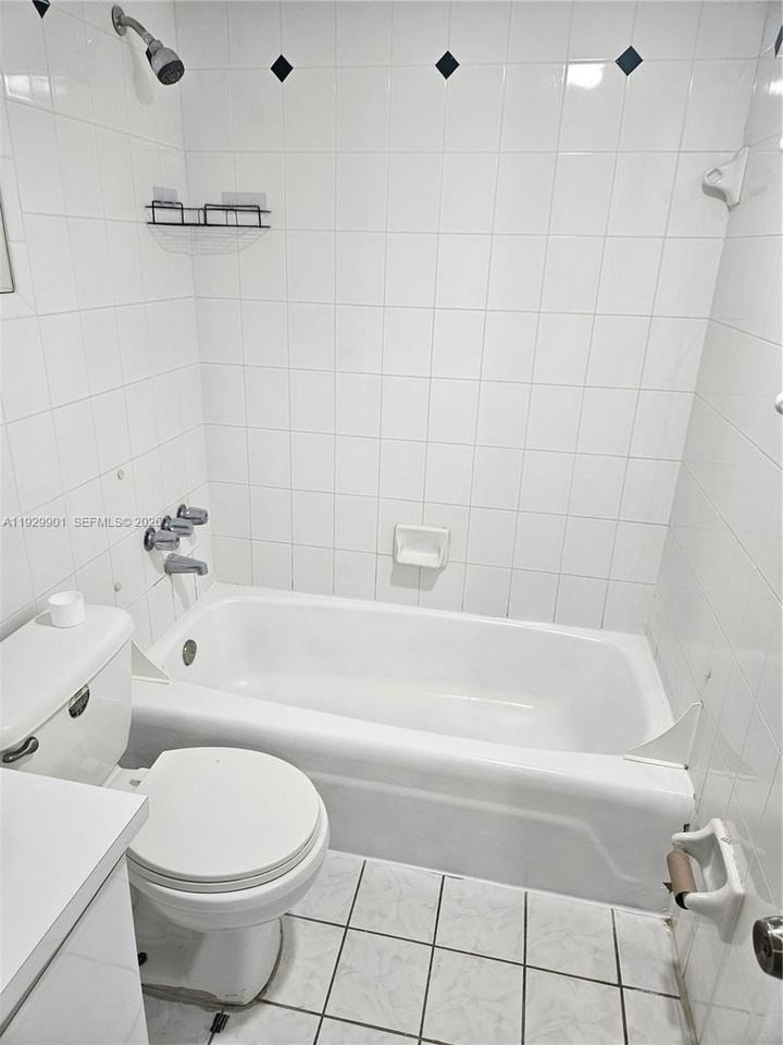 2041 Nw 81st Ave #411 - Photo 4 of 10