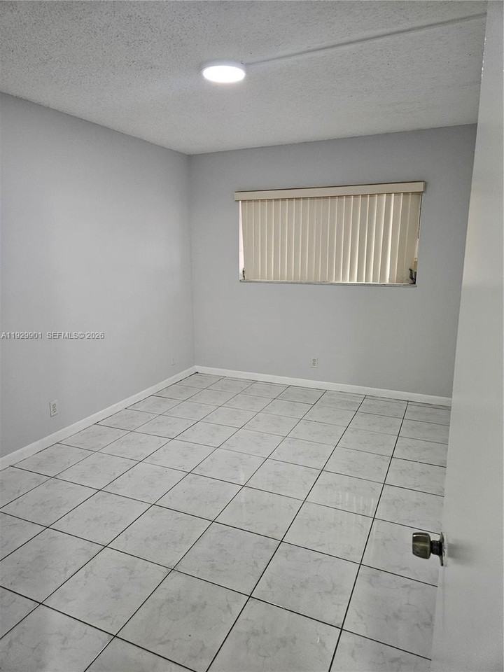 2041 Nw 81st Ave #411 - Photo 5 of 10