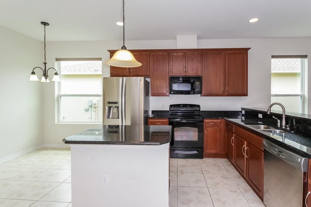 8843 39th Street Cir E - Photo 5 of 15