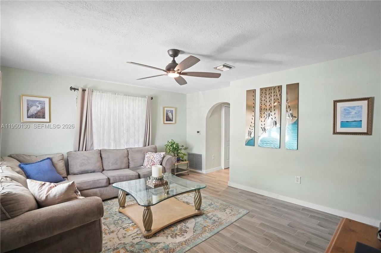 142 Nw 10th Ct #147 - Photo 6 of 33