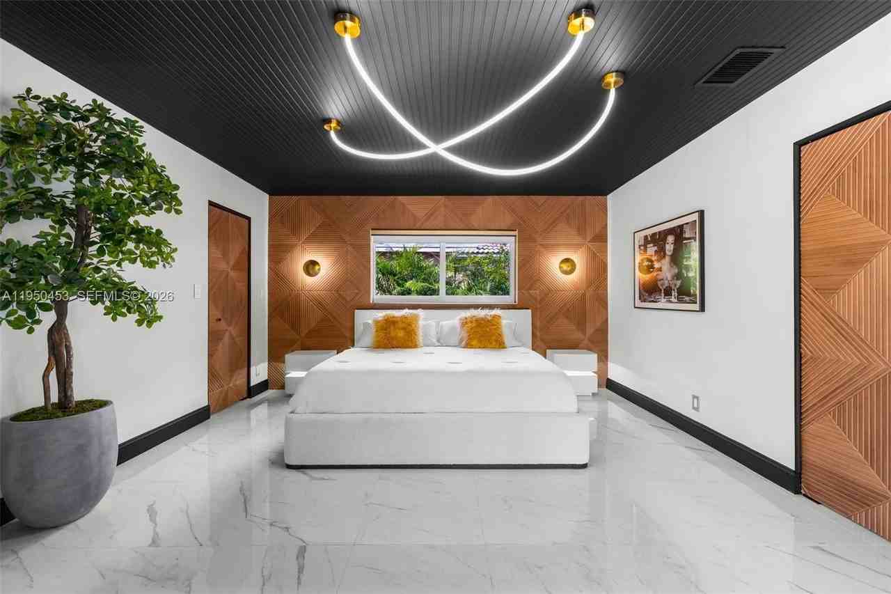 10366 Nw 15th St - Photo 2 of 50