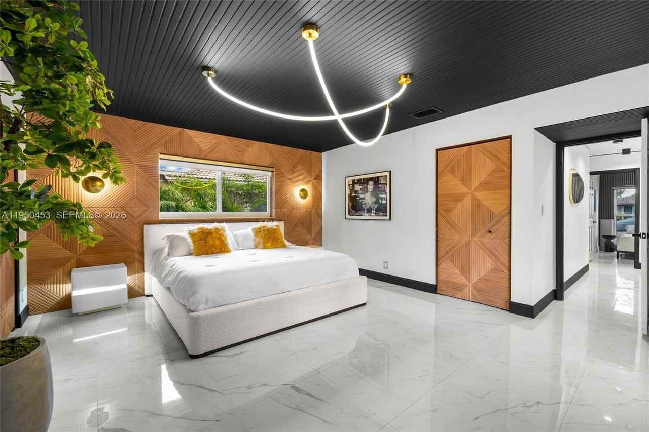 10366 Nw 15th St - Photo 4 of 50