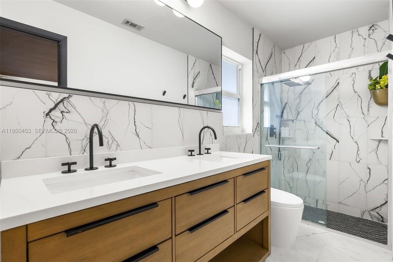 10366 Nw 15th St - Photo 7 of 50