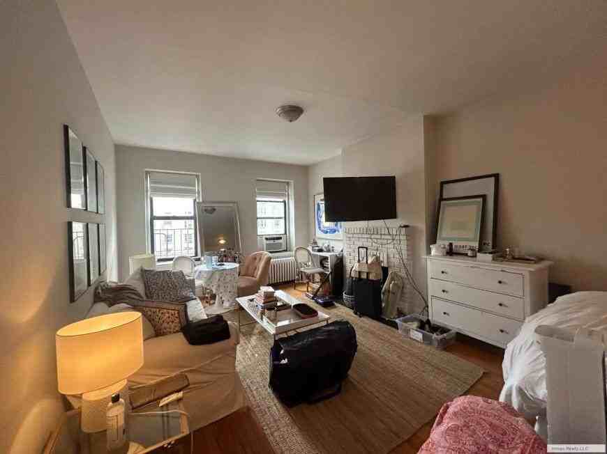 161 W 10th St - Photo 2 of 10