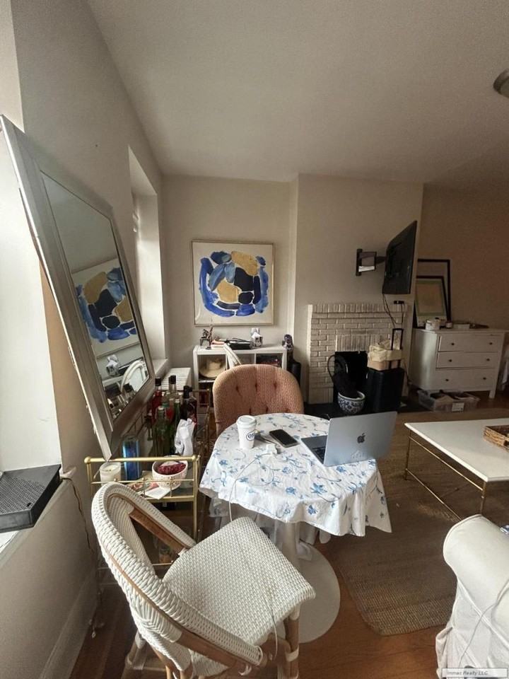 161 W 10th St - Photo 5 of 10