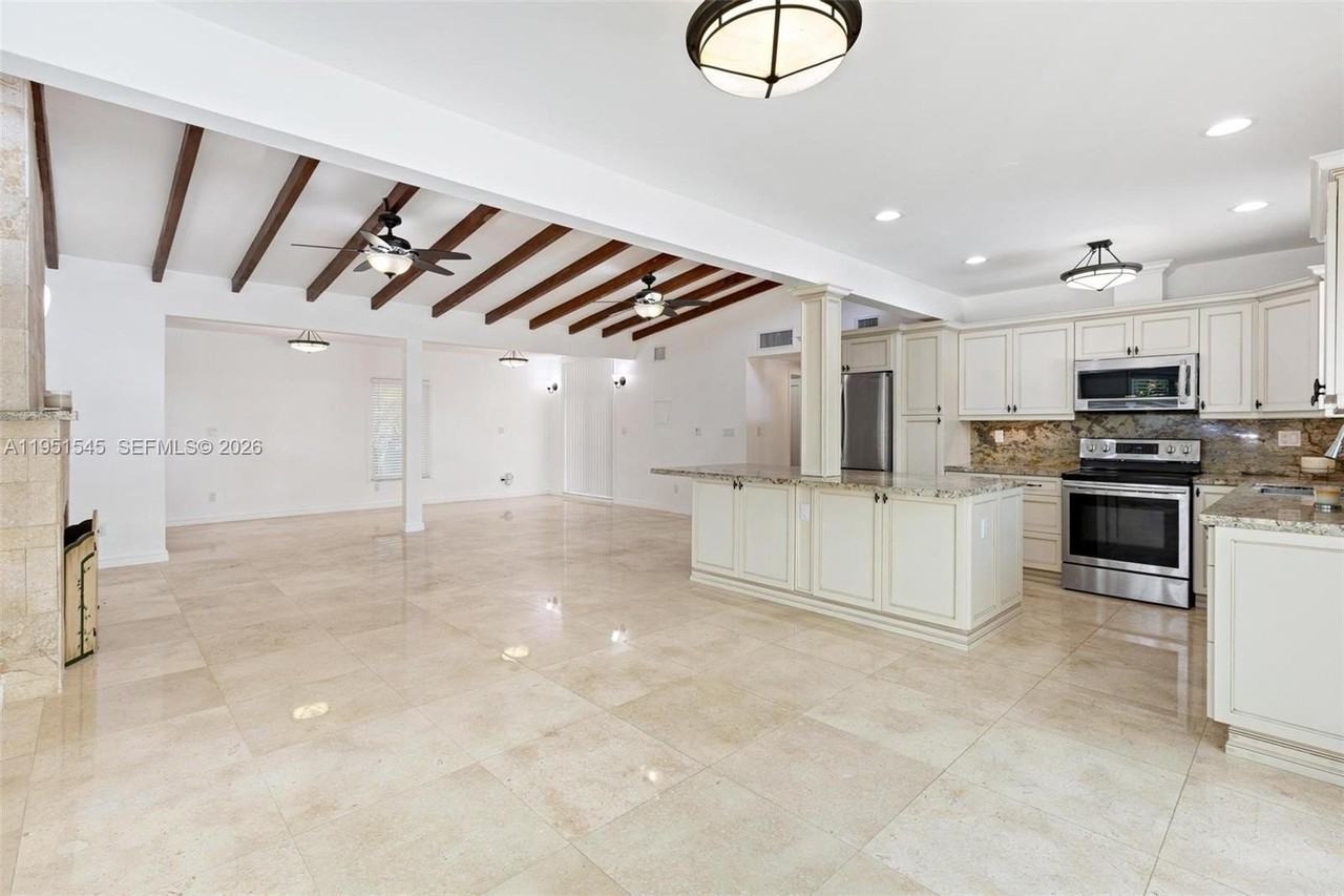 8030 Sw 120th St - Photo 4 of 17