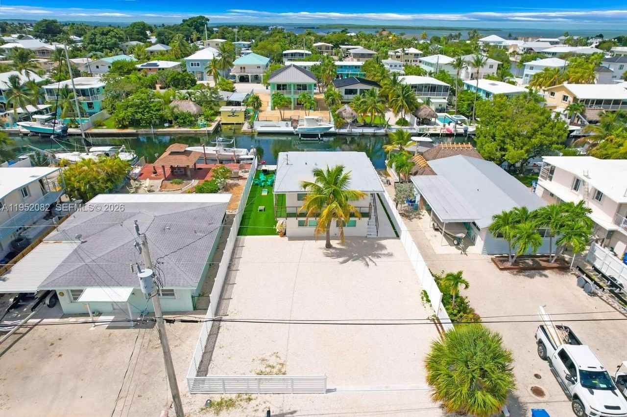 125 Gardenia St - Photo 4 of 23