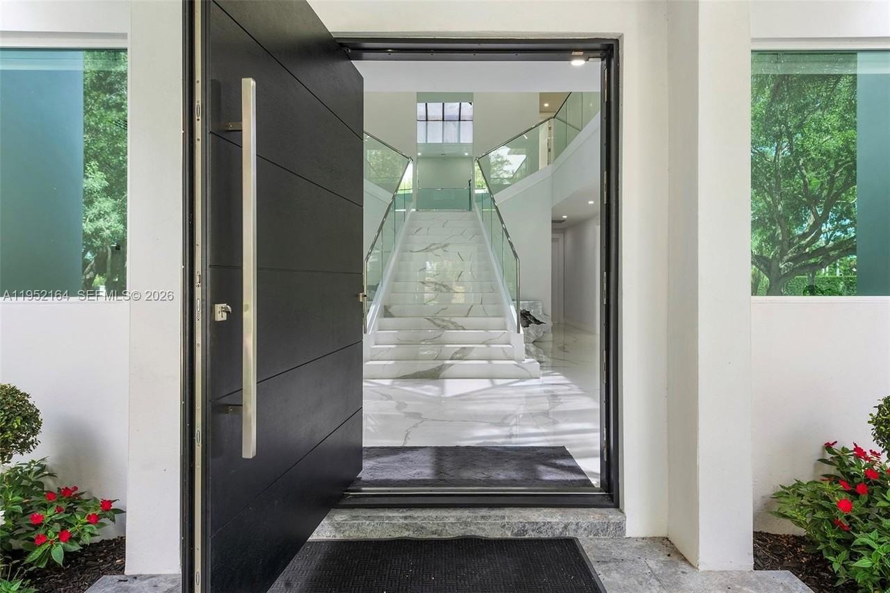 13600 Sw 67th Ave - Photo 4 of 32