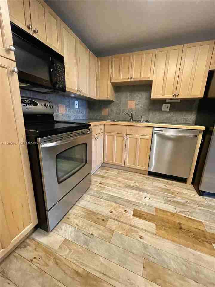 2751 Taft St #107 - Photo 4 of 17