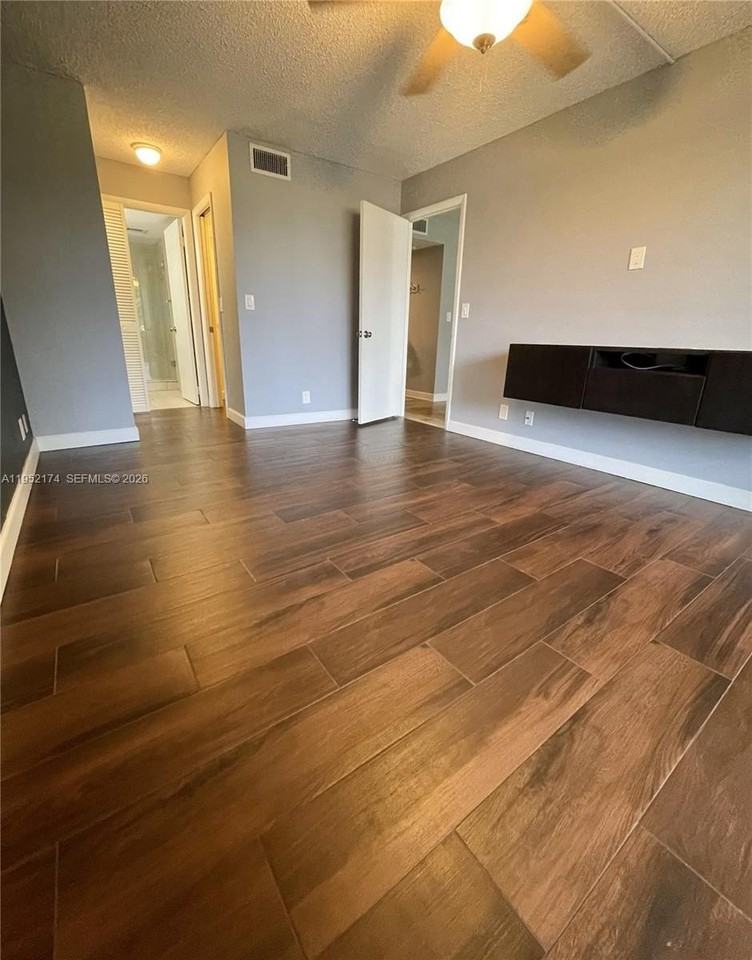 2751 Taft St #107 - Photo 5 of 17