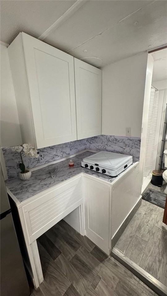 601 Ne 4th Ct #7A - Photo 7 of 9