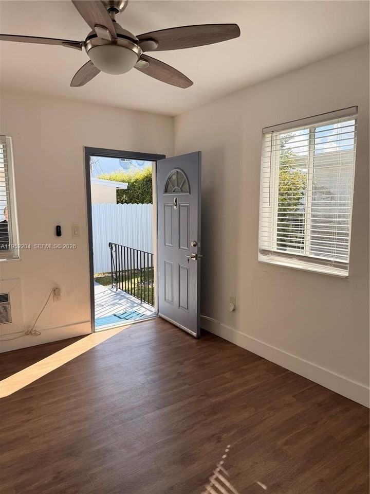 730 84th St #4 - Photo 2 of 3