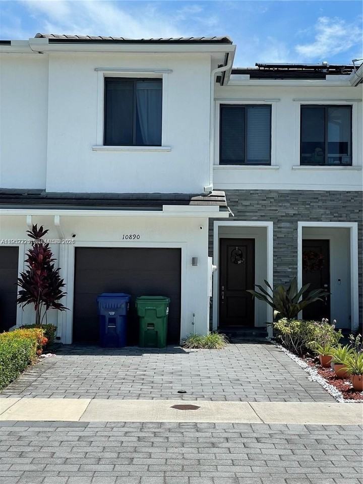 10890 Sw 235th St #1 - Photo 2 of 22