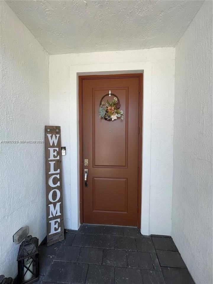 10890 Sw 235th St #1 - Photo 6 of 22