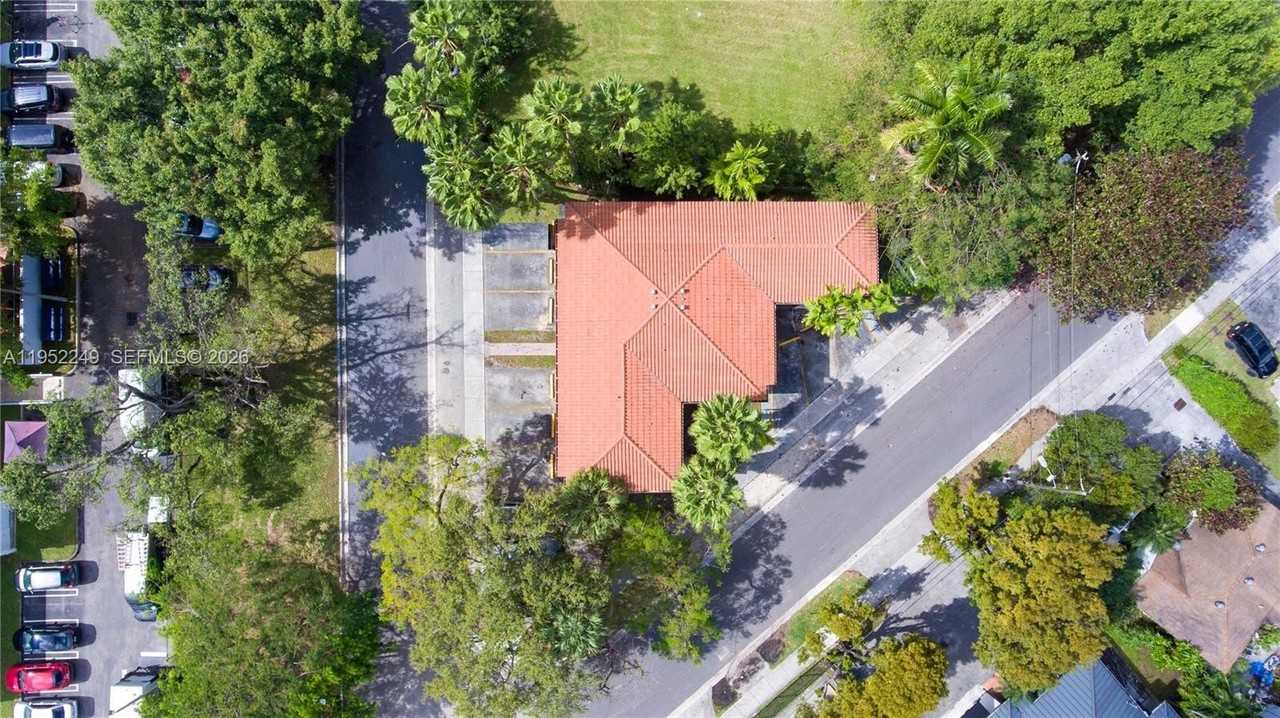 1333 Nw 15th St #4 - Photo 4 of 24