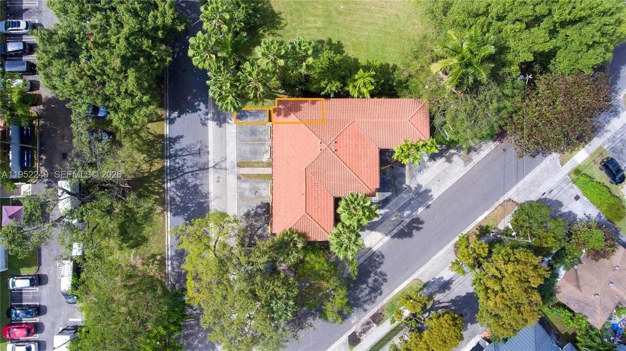 1333 Nw 15th St #4 - Photo 5 of 24