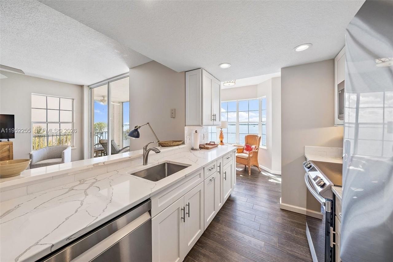 5800 Ne Island Cove Way #2207 - Photo 6 of 27