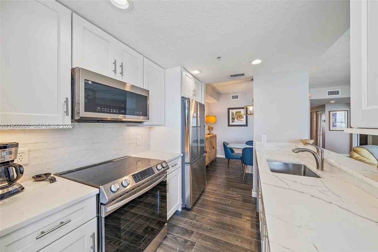 5800 Ne Island Cove Way #2207 - Photo 7 of 27