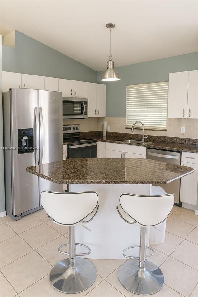 118 Ne 9th Ct - Photo 3 of 13