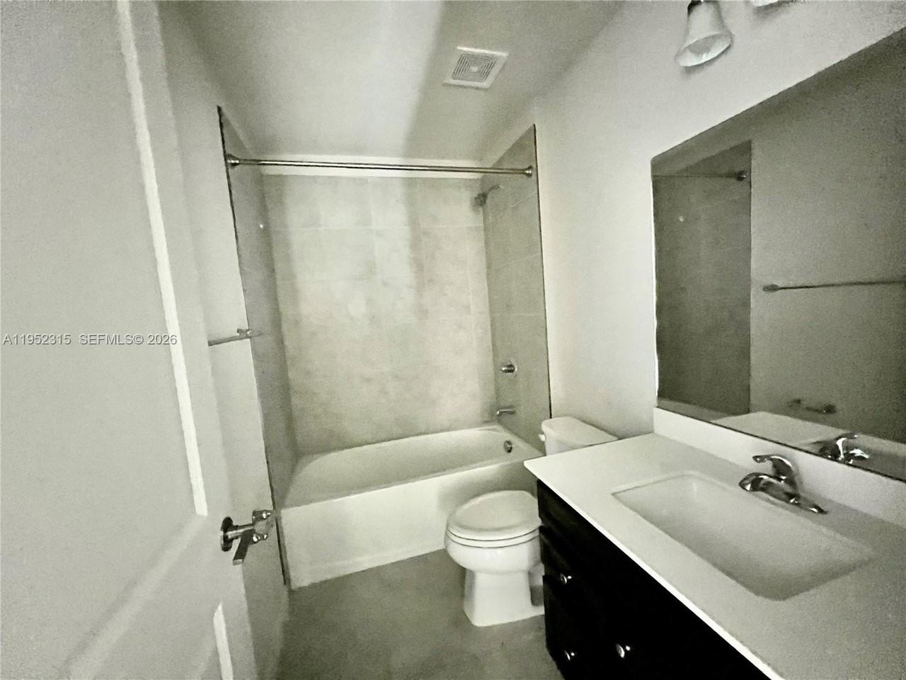 1045 Nw 4th Ter #1045 - Photo 4 of 22