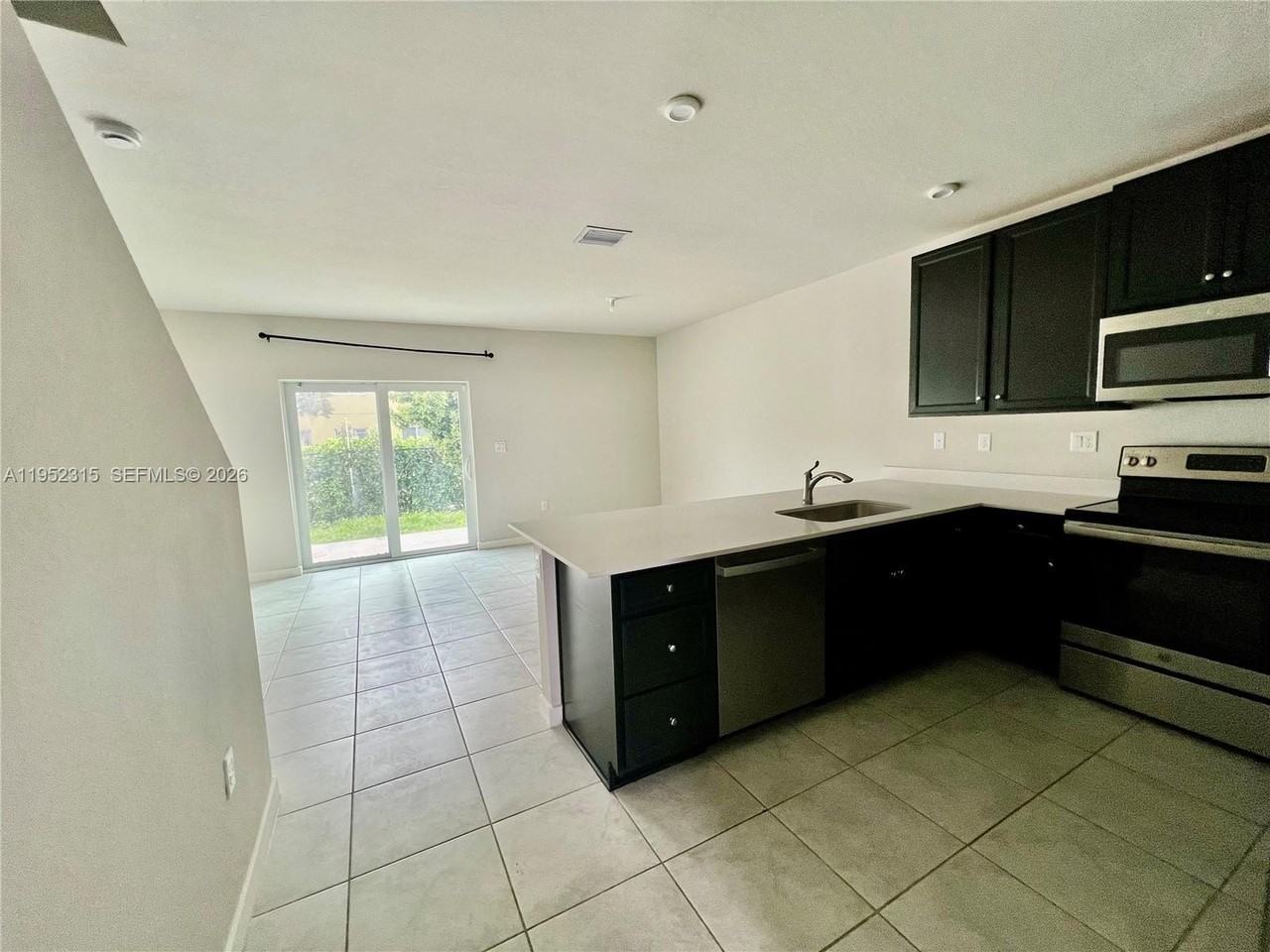 1045 Nw 4th Ter #1045 - Photo 6 of 22