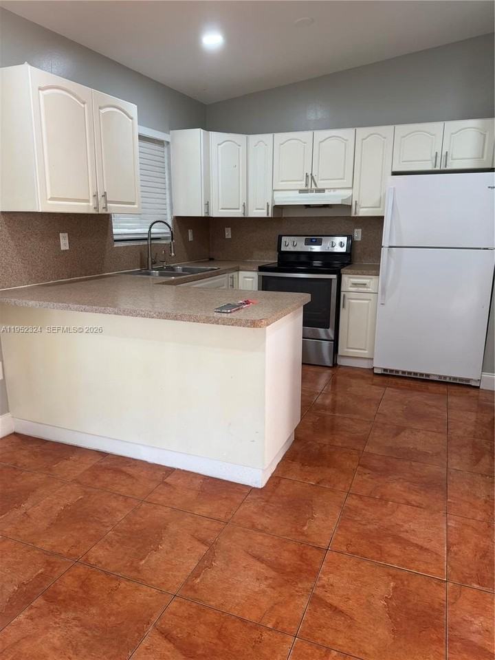 19751 Nw 52nd Ct - Photo 2 of 6