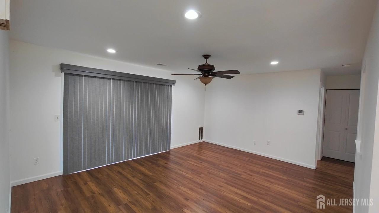 2205 Bayhead Dr - Photo 3 of 10