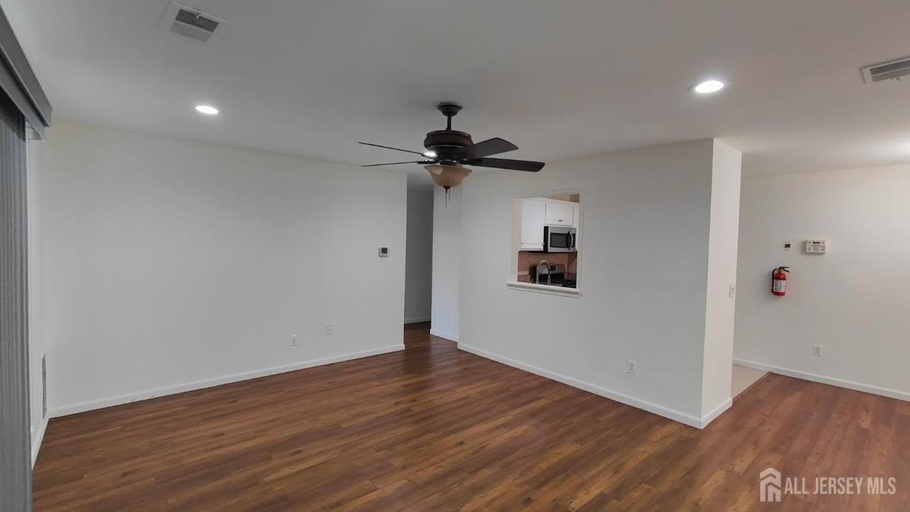 2205 Bayhead Dr - Photo 4 of 10