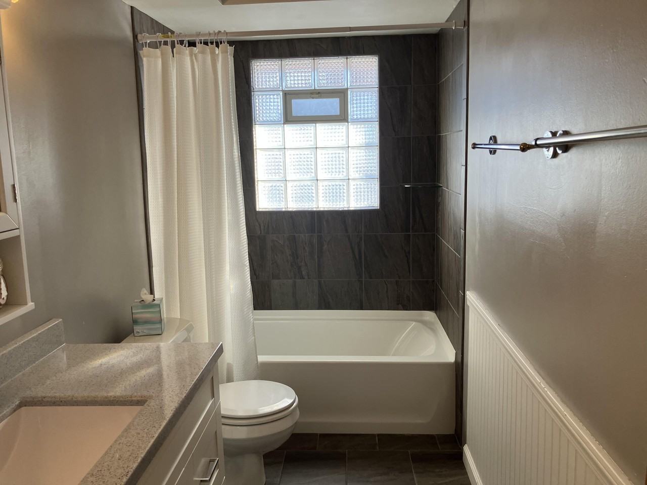 11325 W Center St - Photo 7 of 16