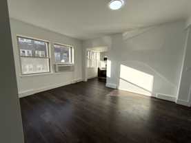 1555 W Hollywood Ave - Photo 1 of 1