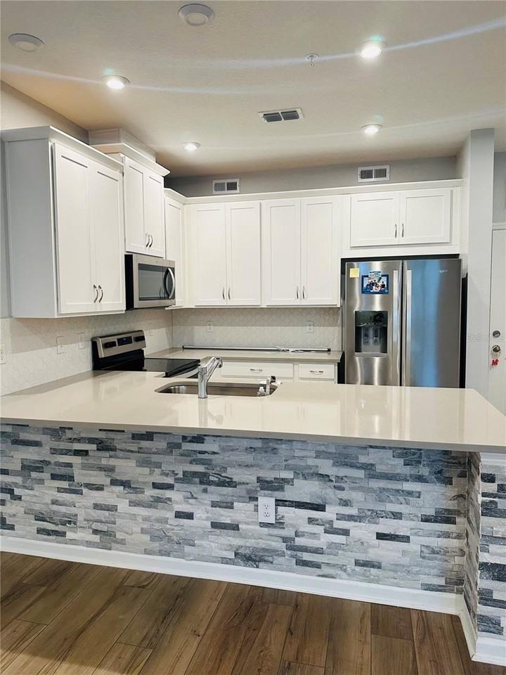 11321 Sunsail Ave - Photo 3 of 10