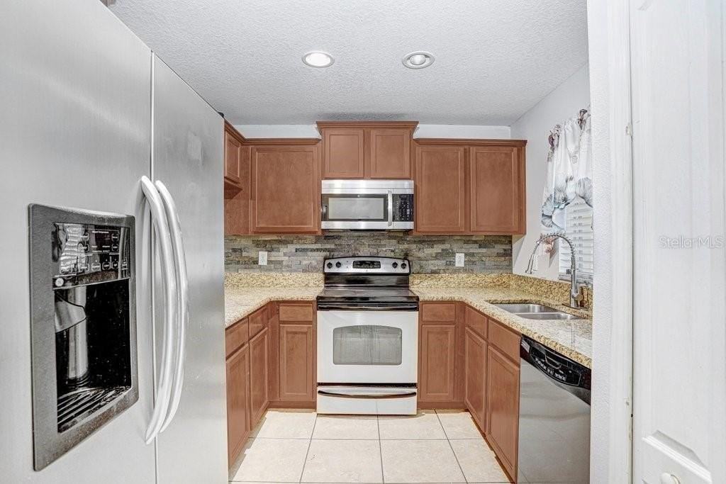 37669 Aaralyn Rd - Photo 6 of 38