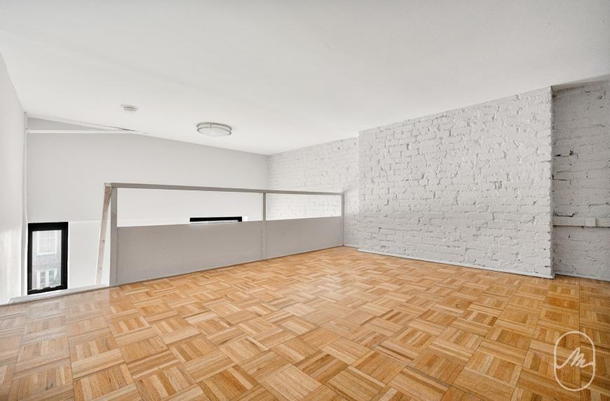 456 W 22nd St - Photo 6 of 9